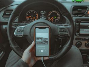 Indret bilen med fed teknologi