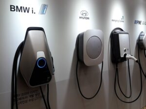 Ladebokse til elbiler bliver smartere og hurtigere